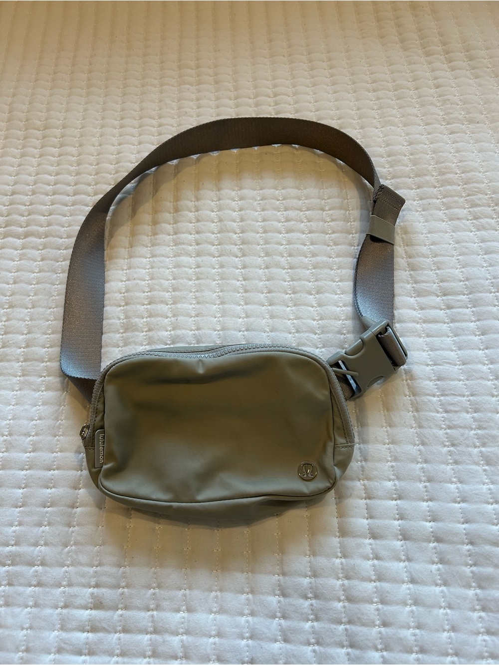 lululemon athletica gray belt bag